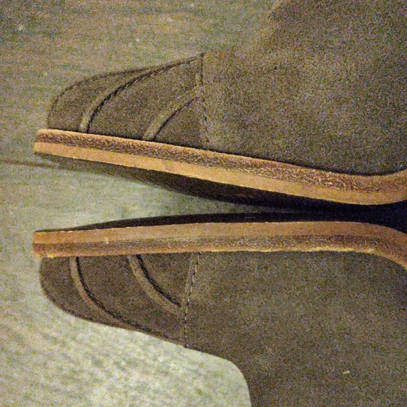 UGG "JAXON " #1095058 Heeled Ankle Boots - Picture 10 of 14